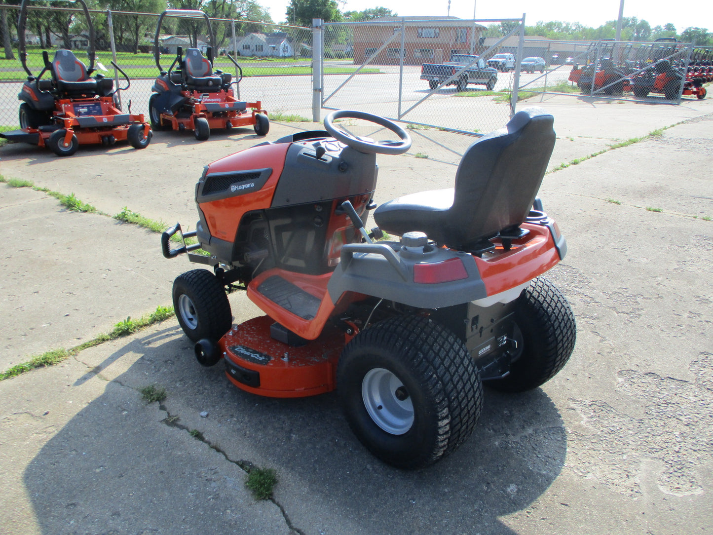 Husqvarna 200 Series Garden Tractor