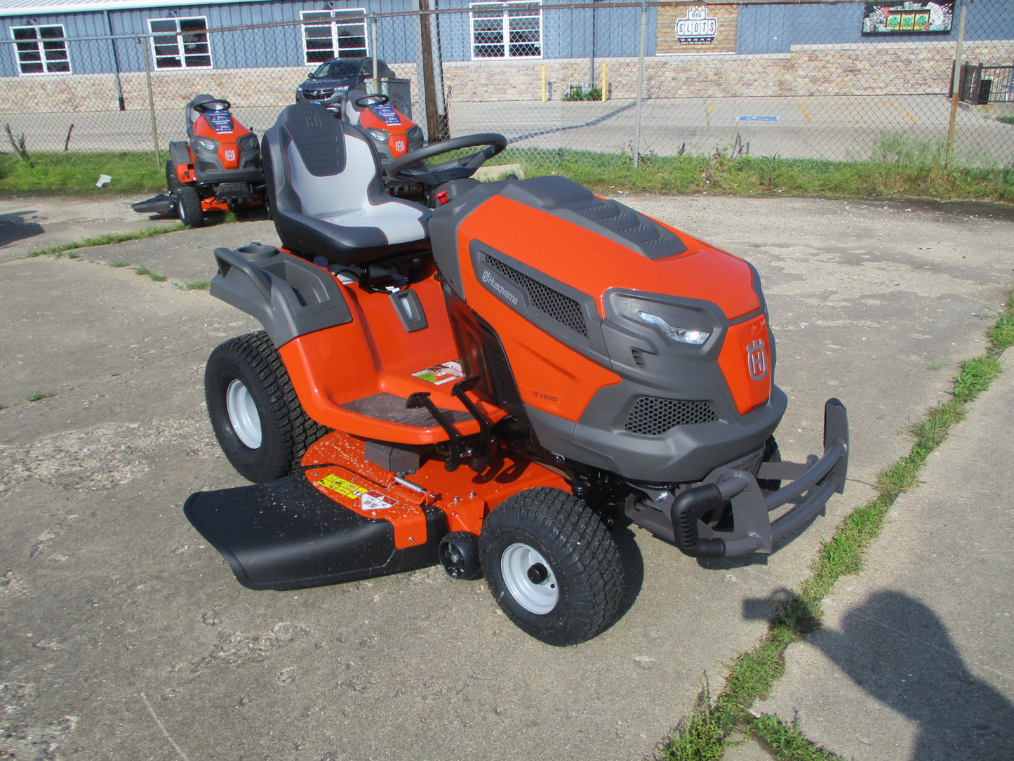 Husqvarna 200 Series Garden Tractor