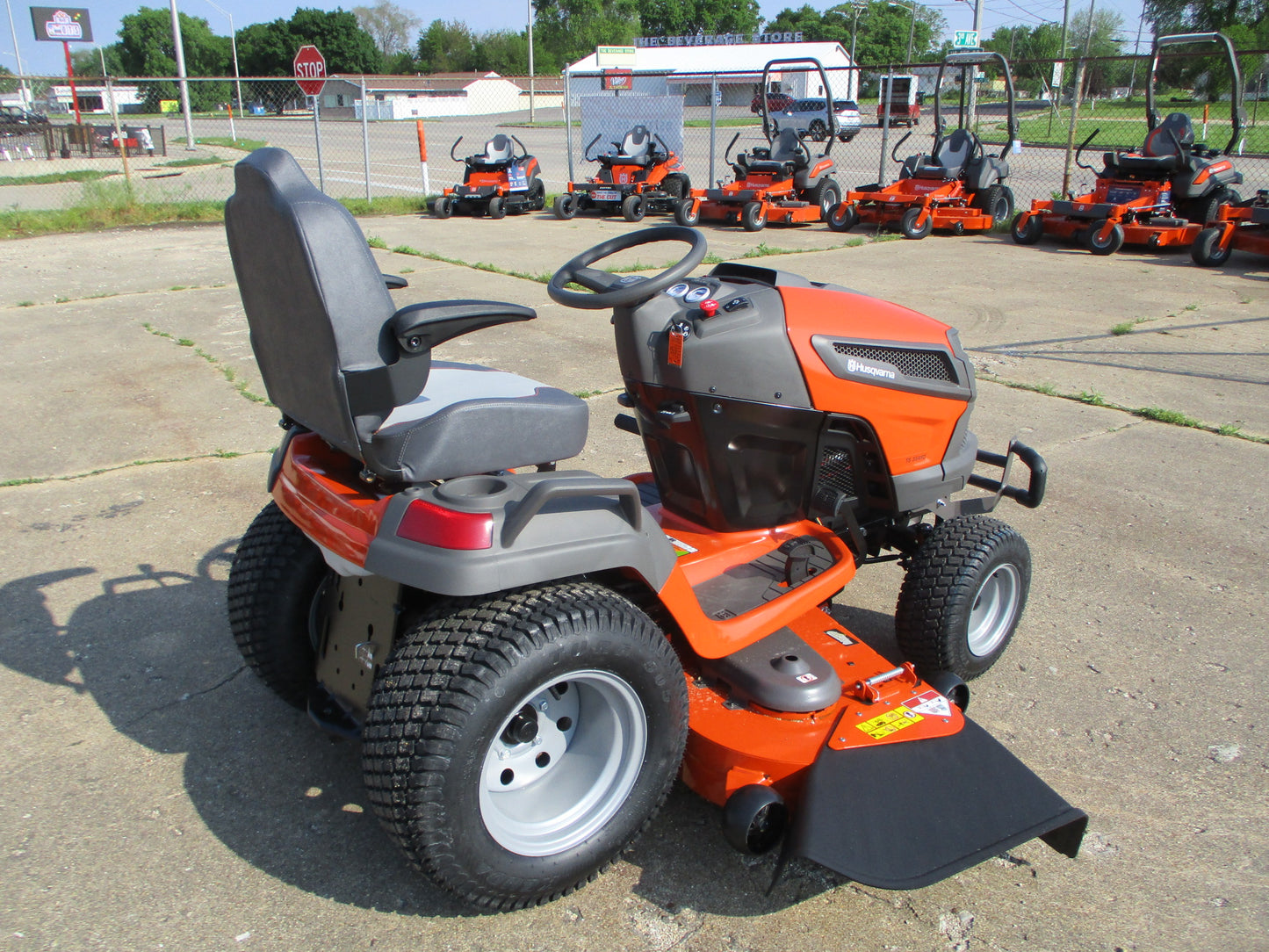 Husqvarna 300 Series Garden Tractor