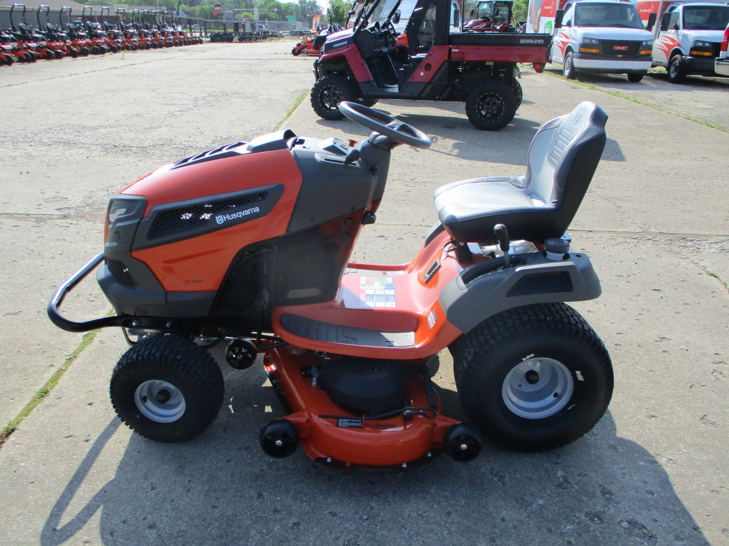 Husqvarna 100 Series Garden Tractor