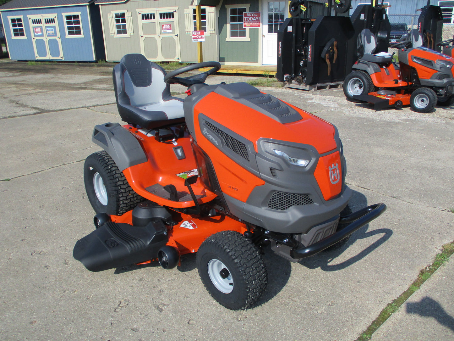 Husqvarna 100 Series Garden Tractor