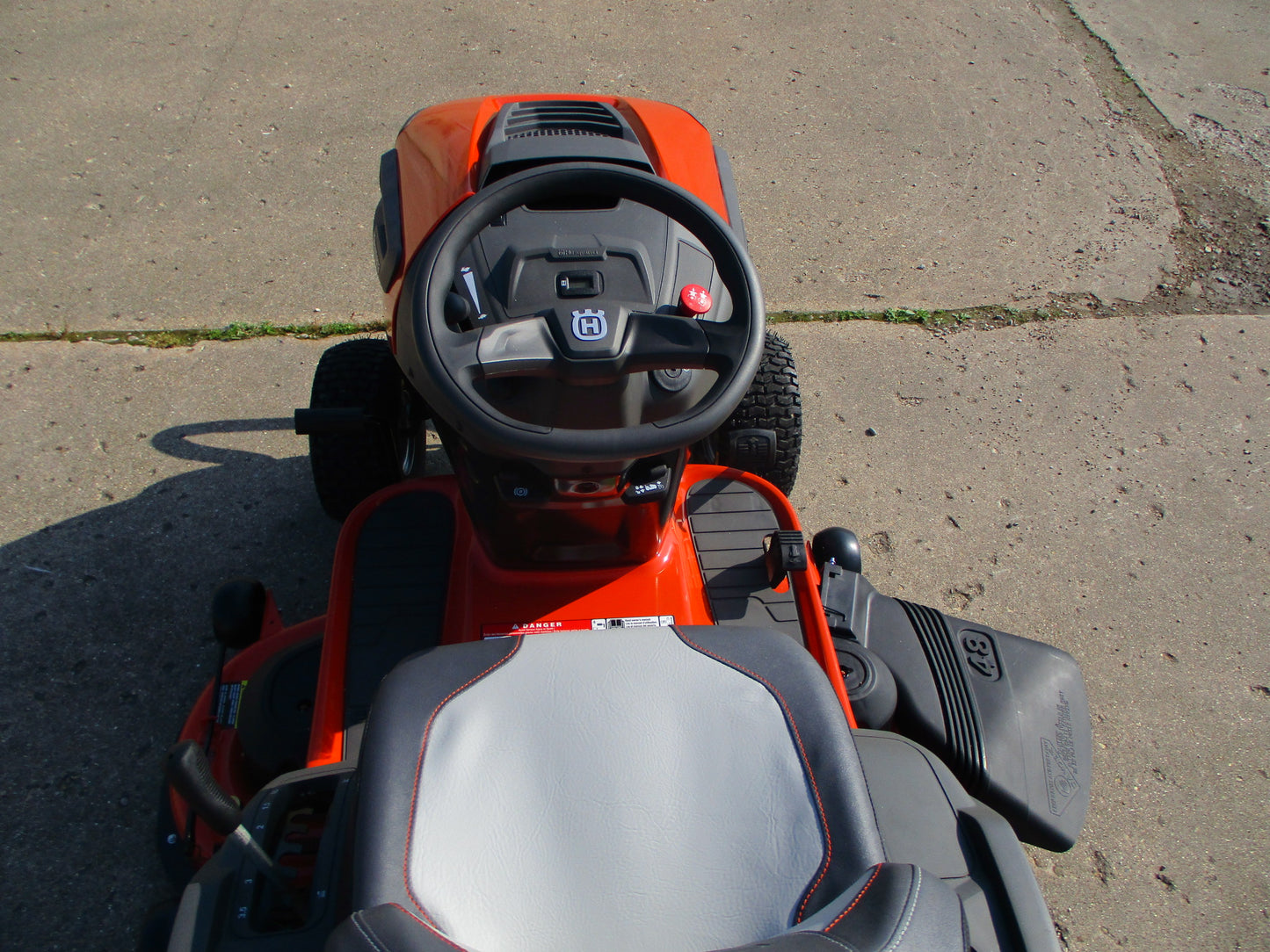 Husqvarna 100 Series Garden Tractor