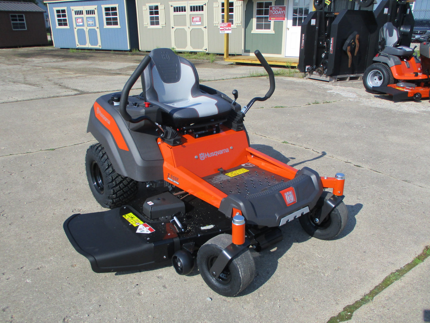 Husqvarna Z200 Series Zero Turn - Special Edition