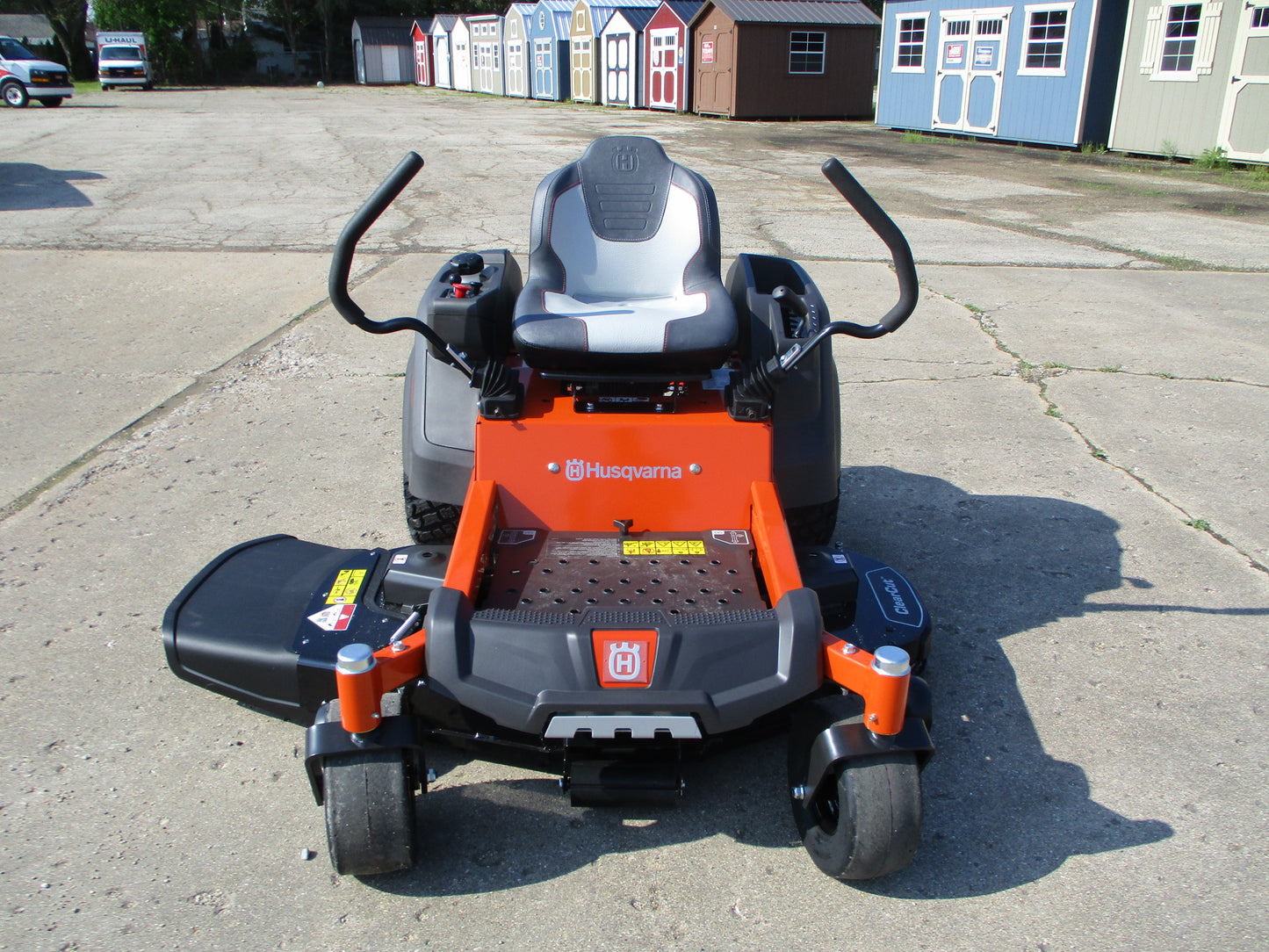 Husqvarna Z200 Series Zero Turn - Special Edition