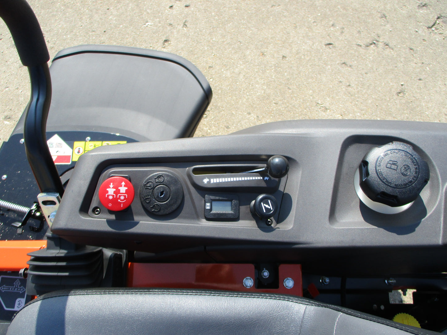 Husqvarna Z200 Series Zero Turn - Special Edition
