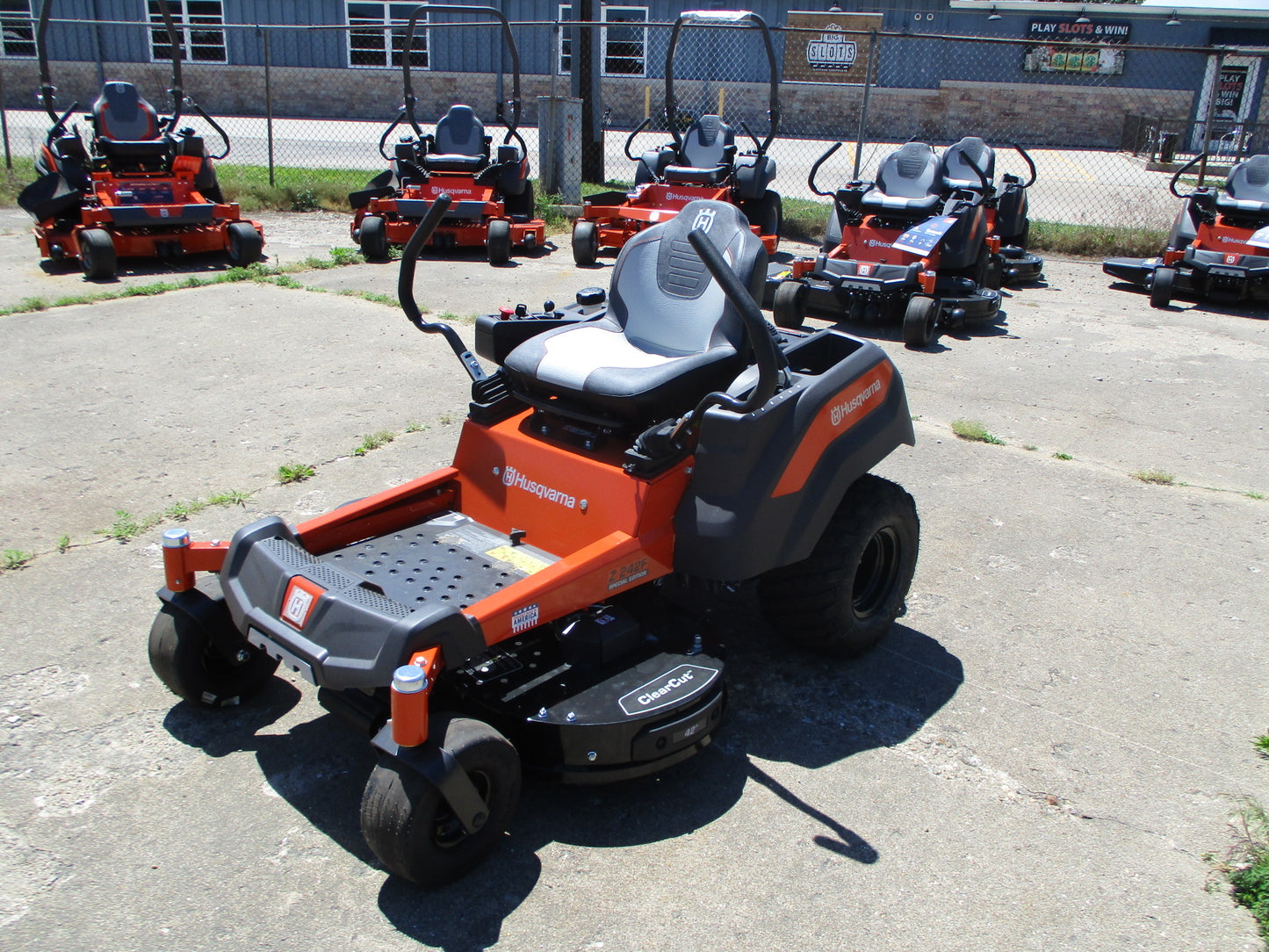 Husqvarna Z200 Series Zero Turn - Special Edition