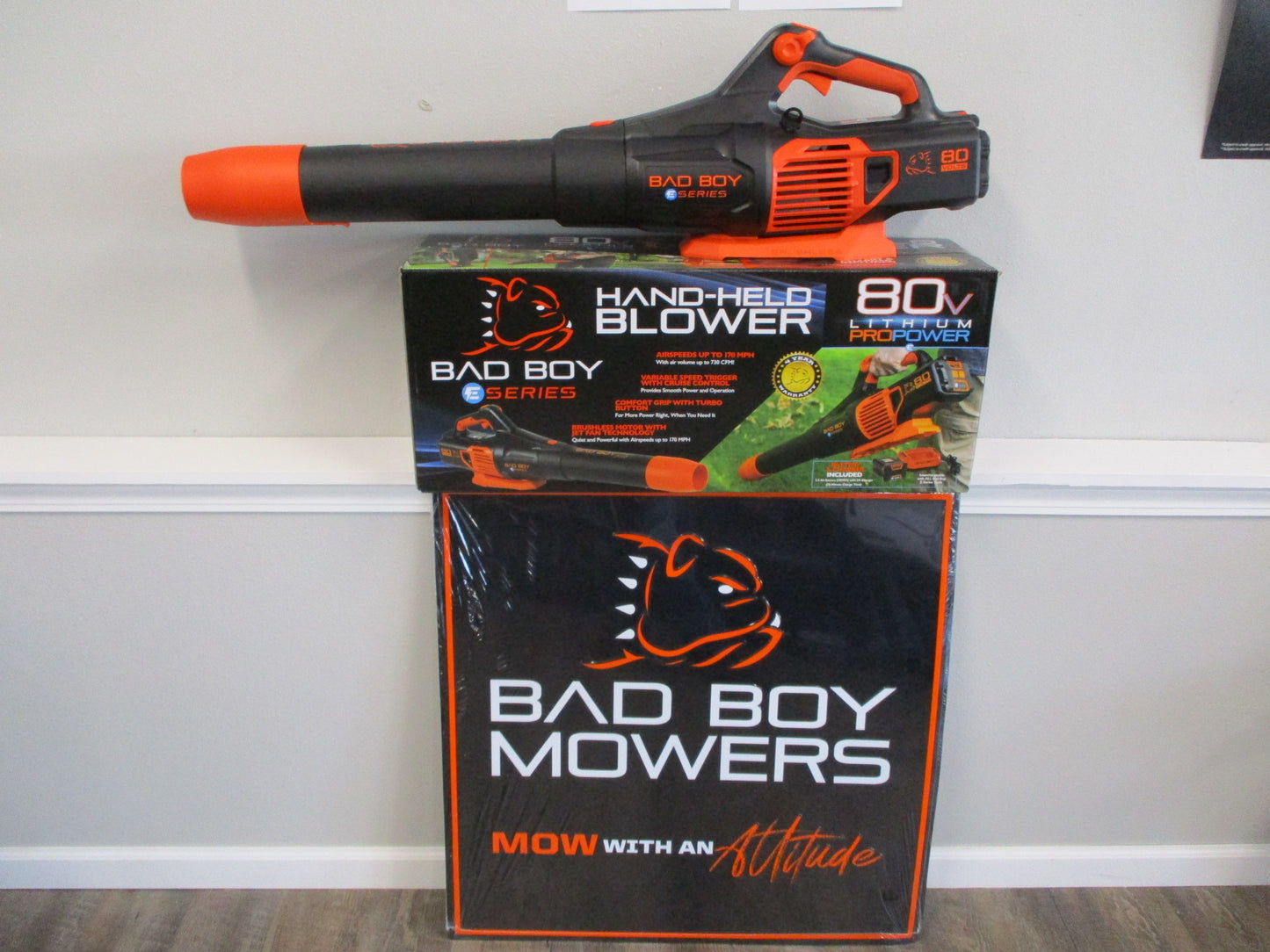 Bad Boy MZ Magnum Zero Turn Package – Big Tex Trailer + 80V Trimmer & Blower