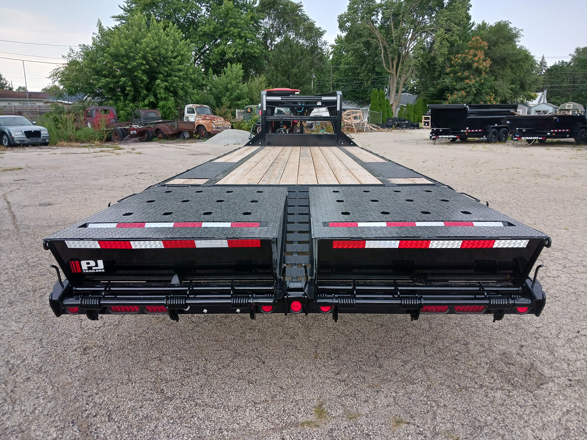PJ Trailers LQ Gooseneck