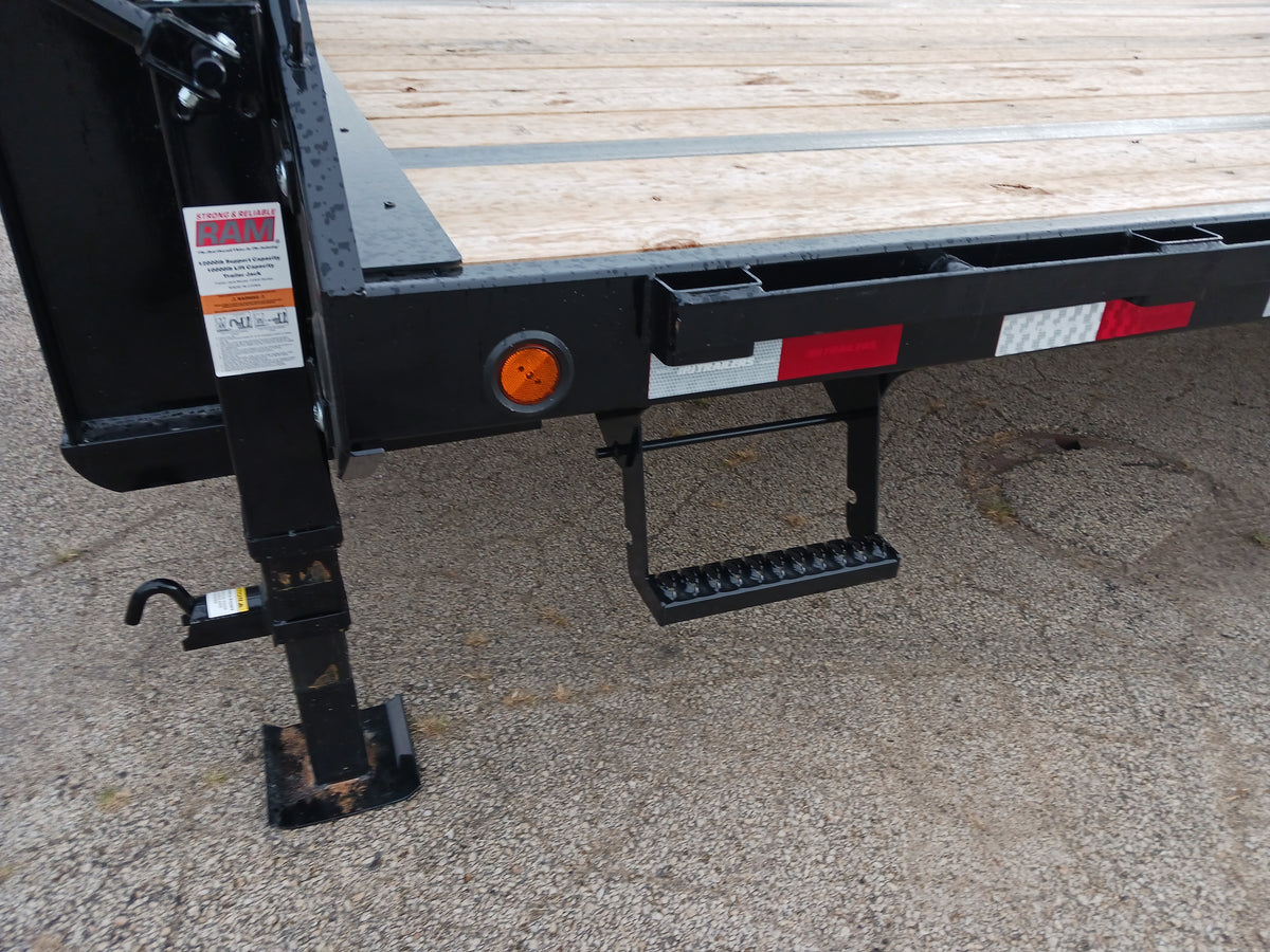 PJ Trailers LQ Gooseneck