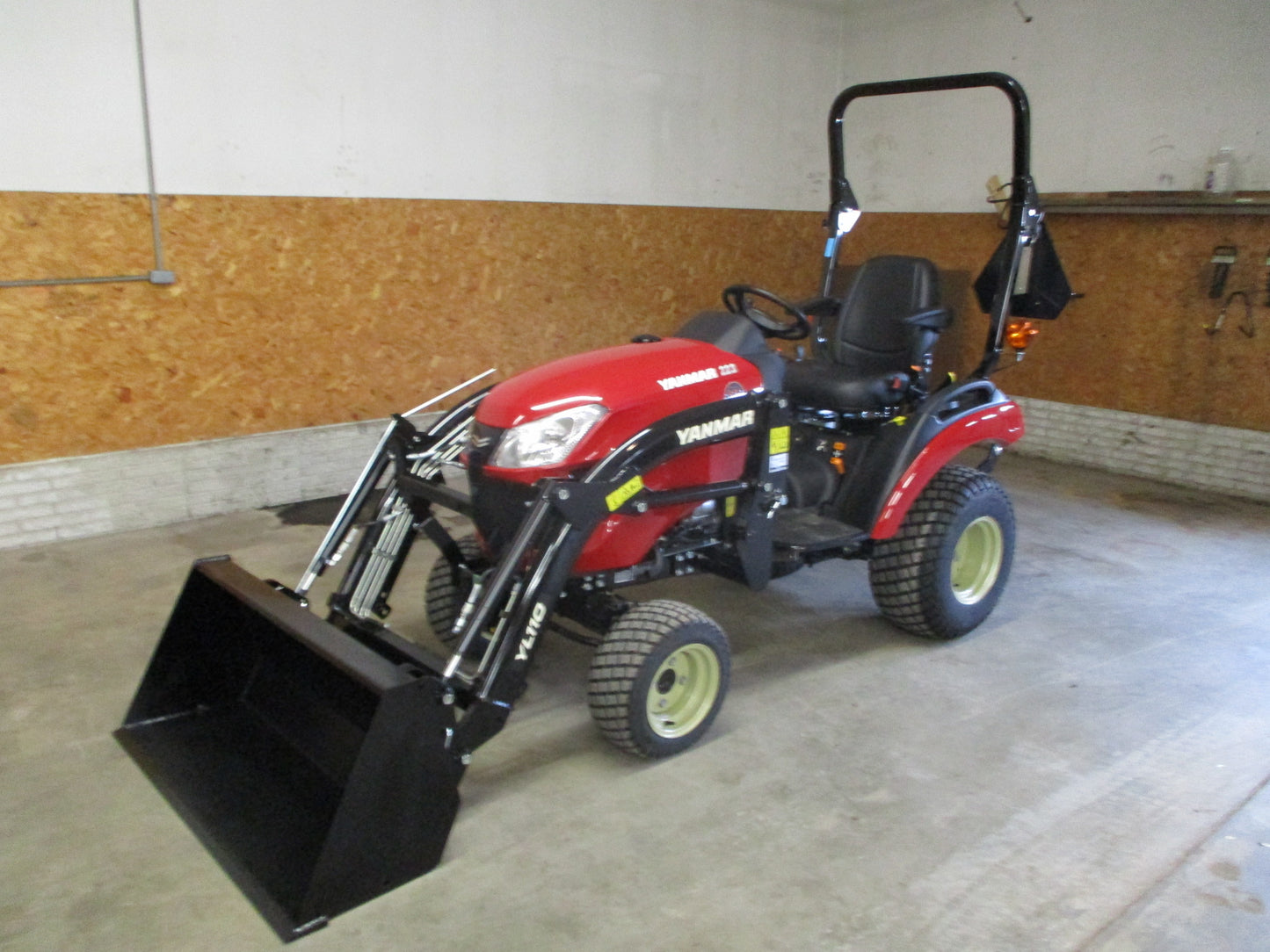 Yanmar SA223 21hp Utility Tractor