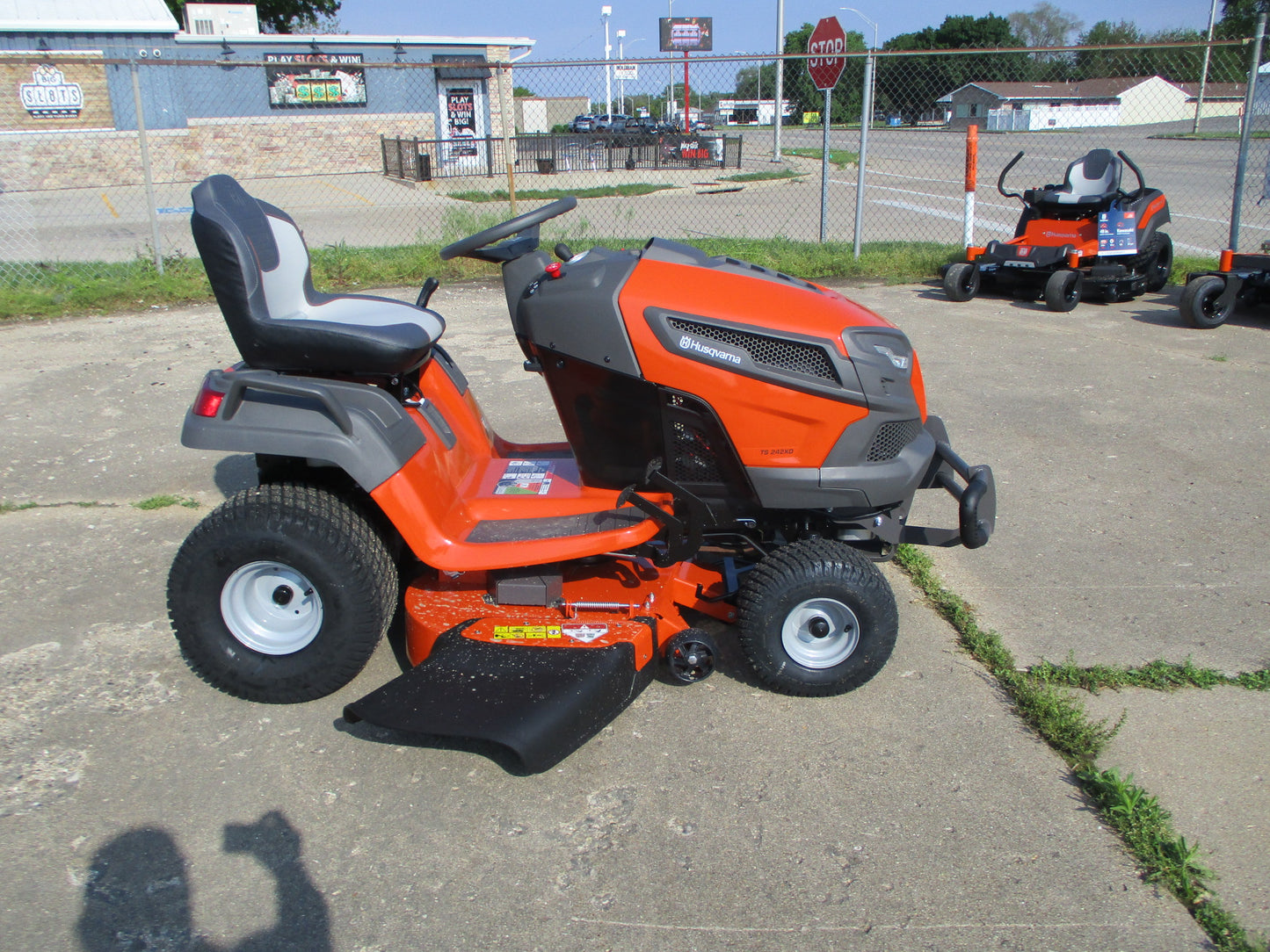 Husqvarna 200 Series Garden Tractor